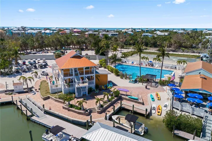 Mangos - famous for their tropical drinks and sidewinder fries. Spend the day in the pool with poolside service and hangout with fellow islanders or locals from the mainland who love to come by boat and spend the day.