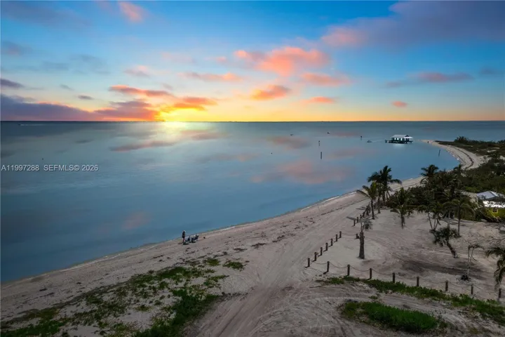 West facing sunsets from the front of the property. The Point House acts as a guide for boaters coming into the bayside of the island and visiting guests/restaurants etc.