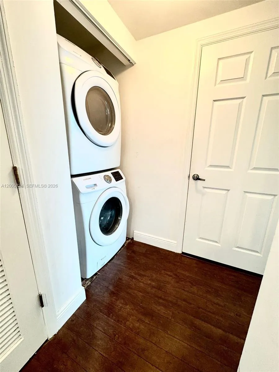 140 S Dixie Hwy 513, Hollywood, Florida 33020, Hollywood, Florida 33020, 2 Bedrooms Bedrooms, ,2 BathroomsBathrooms,Residential,For Sale,140 S Dixie Hwy 513, Hollywood, Florida 33020,A12000824