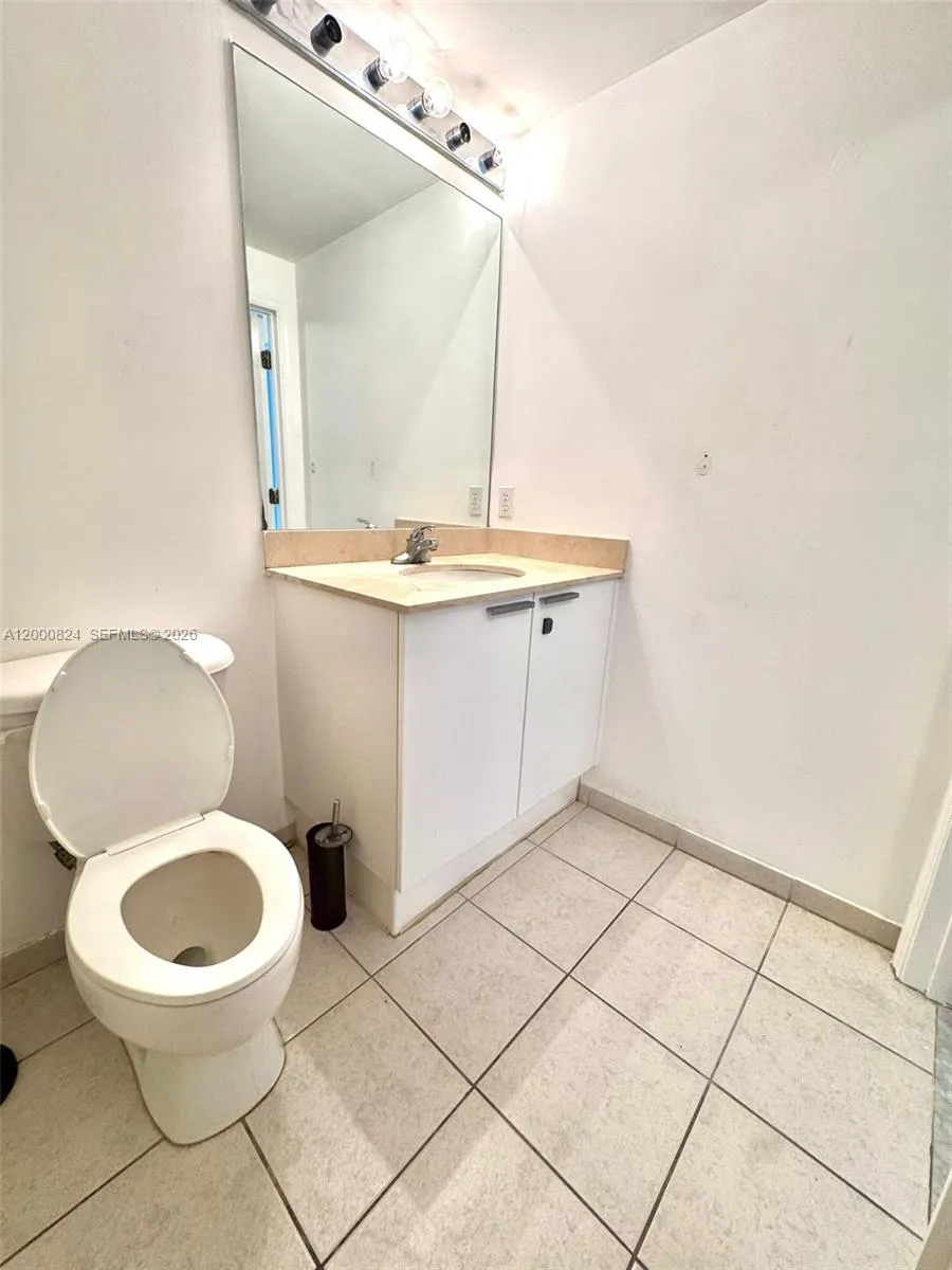 140 S Dixie Hwy 513, Hollywood, Florida 33020, Hollywood, Florida 33020, 2 Bedrooms Bedrooms, ,2 BathroomsBathrooms,Residential,For Sale,140 S Dixie Hwy 513, Hollywood, Florida 33020,A12000824