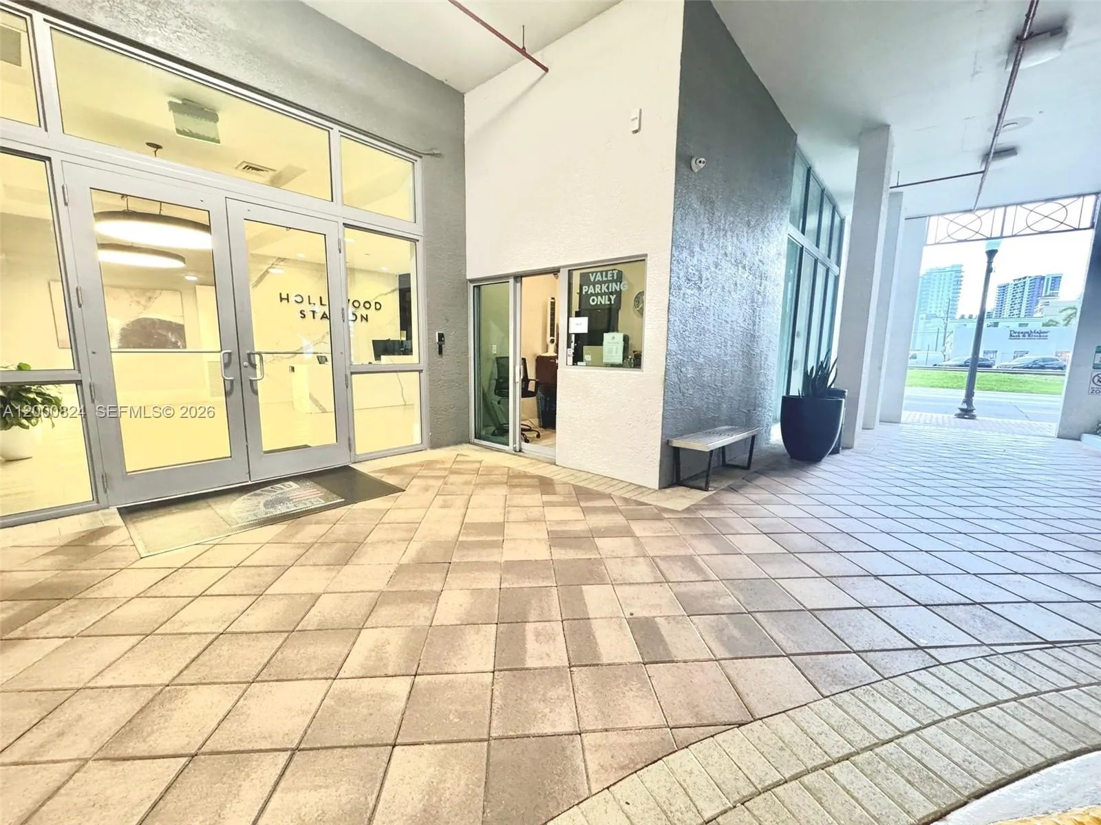 140 S Dixie Hwy 513, Hollywood, Florida 33020, Hollywood, Florida 33020, 2 Bedrooms Bedrooms, ,2 BathroomsBathrooms,Residential,For Sale,140 S Dixie Hwy 513, Hollywood, Florida 33020,A12000824