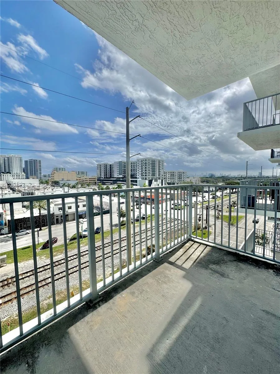 140 S Dixie Hwy 513, Hollywood, Florida 33020, Hollywood, Florida 33020, 2 Bedrooms Bedrooms, ,2 BathroomsBathrooms,Residential,For Sale,140 S Dixie Hwy 513, Hollywood, Florida 33020,A12000824