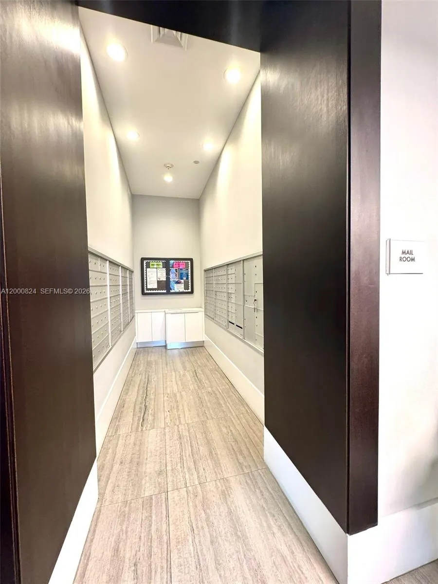 140 S Dixie Hwy 513, Hollywood, Florida 33020, Hollywood, Florida 33020, 2 Bedrooms Bedrooms, ,2 BathroomsBathrooms,Residential,For Sale,140 S Dixie Hwy 513, Hollywood, Florida 33020,A12000824
