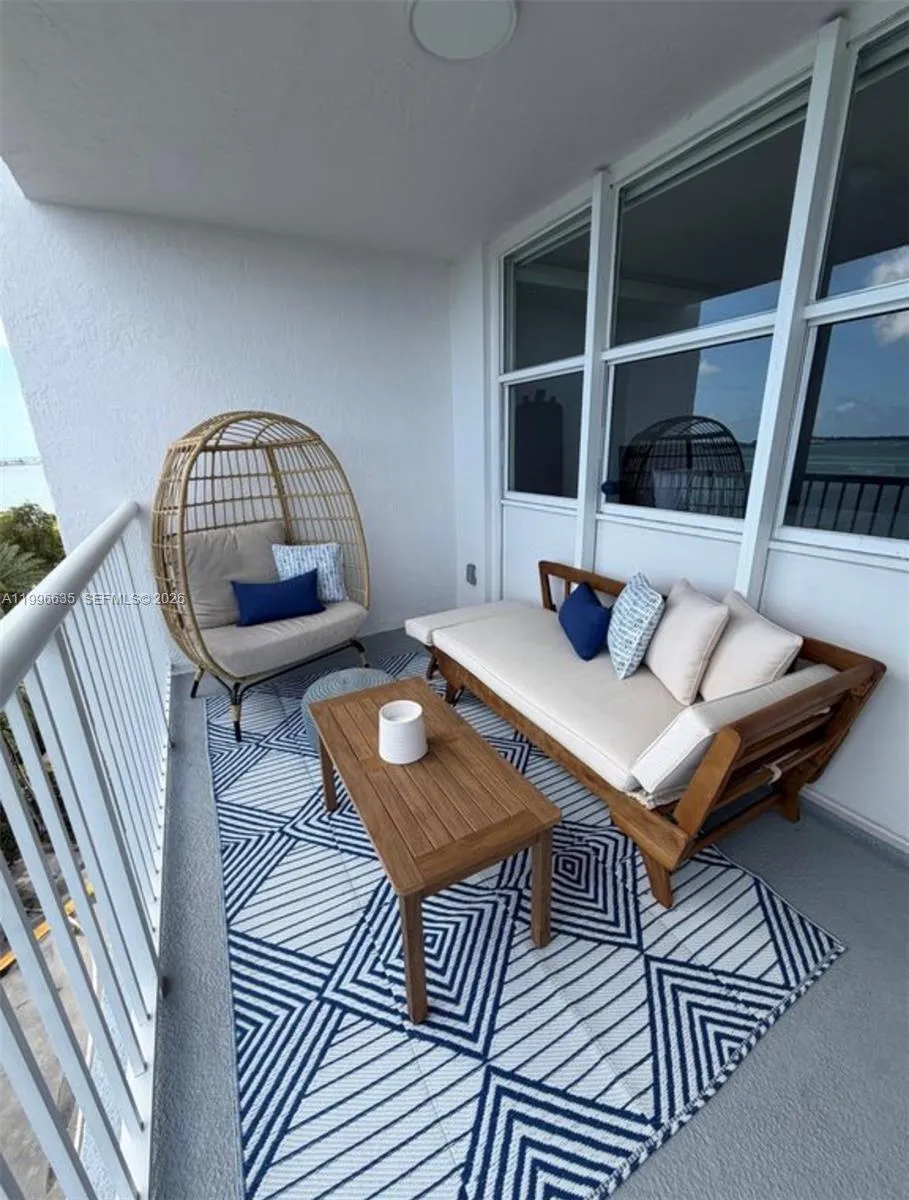 1420 Brickell Bay Dr 702e, Miami, Florida 33131, Miami, Florida 33131, 1 Bedroom Bedrooms, ,1 BathroomBathrooms,Residential Lease,For Rent,1420 Brickell Bay Dr 702e, Miami, Florida 33131,A11996635