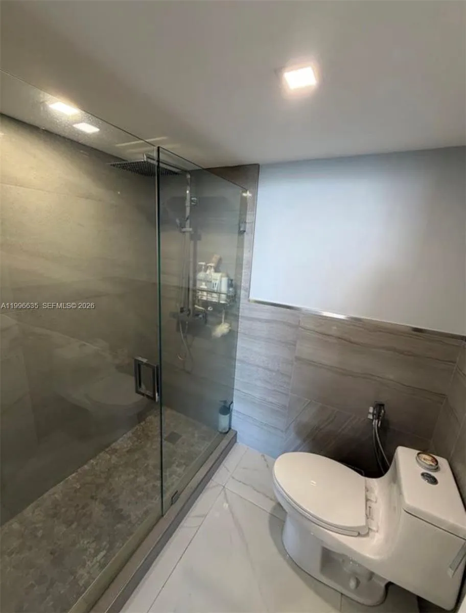 1420 Brickell Bay Dr 702e, Miami, Florida 33131, Miami, Florida 33131, 1 Bedroom Bedrooms, ,1 BathroomBathrooms,Residential Lease,For Rent,1420 Brickell Bay Dr 702e, Miami, Florida 33131,A11996635
