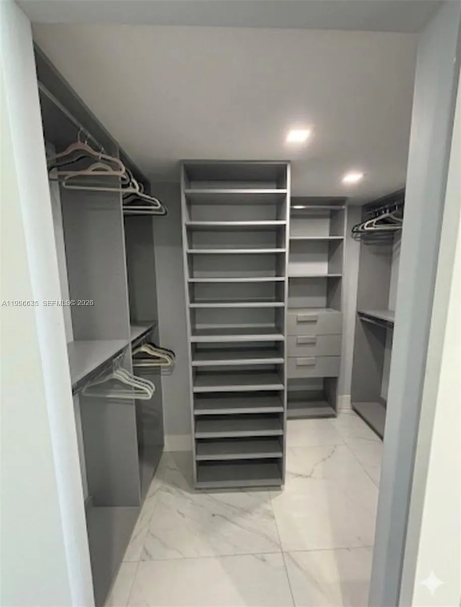 1420 Brickell Bay Dr 702e, Miami, Florida 33131, Miami, Florida 33131, 1 Bedroom Bedrooms, ,1 BathroomBathrooms,Residential Lease,For Rent,1420 Brickell Bay Dr 702e, Miami, Florida 33131,A11996635
