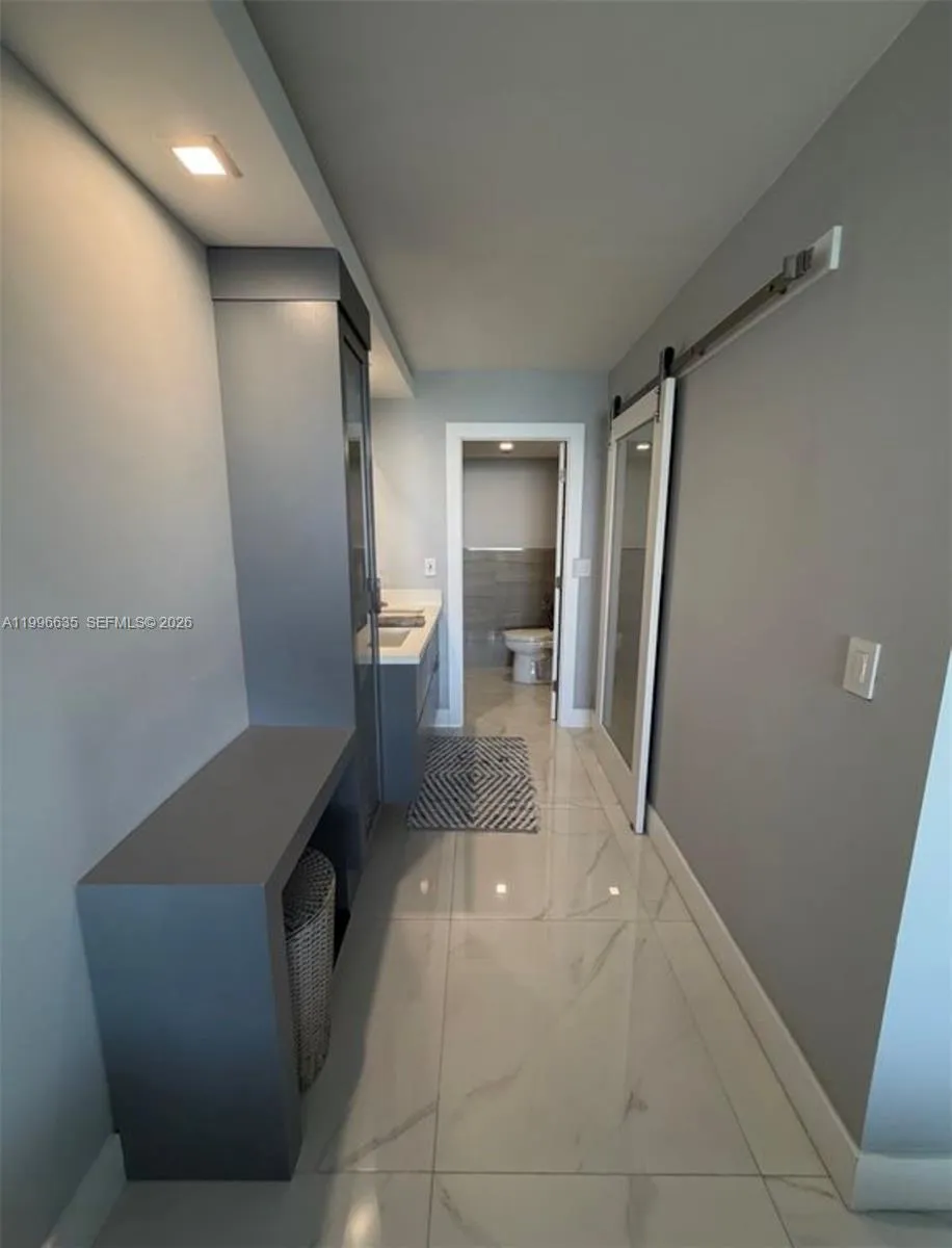 1420 Brickell Bay Dr 702e, Miami, Florida 33131, Miami, Florida 33131, 1 Bedroom Bedrooms, ,1 BathroomBathrooms,Residential Lease,For Rent,1420 Brickell Bay Dr 702e, Miami, Florida 33131,A11996635