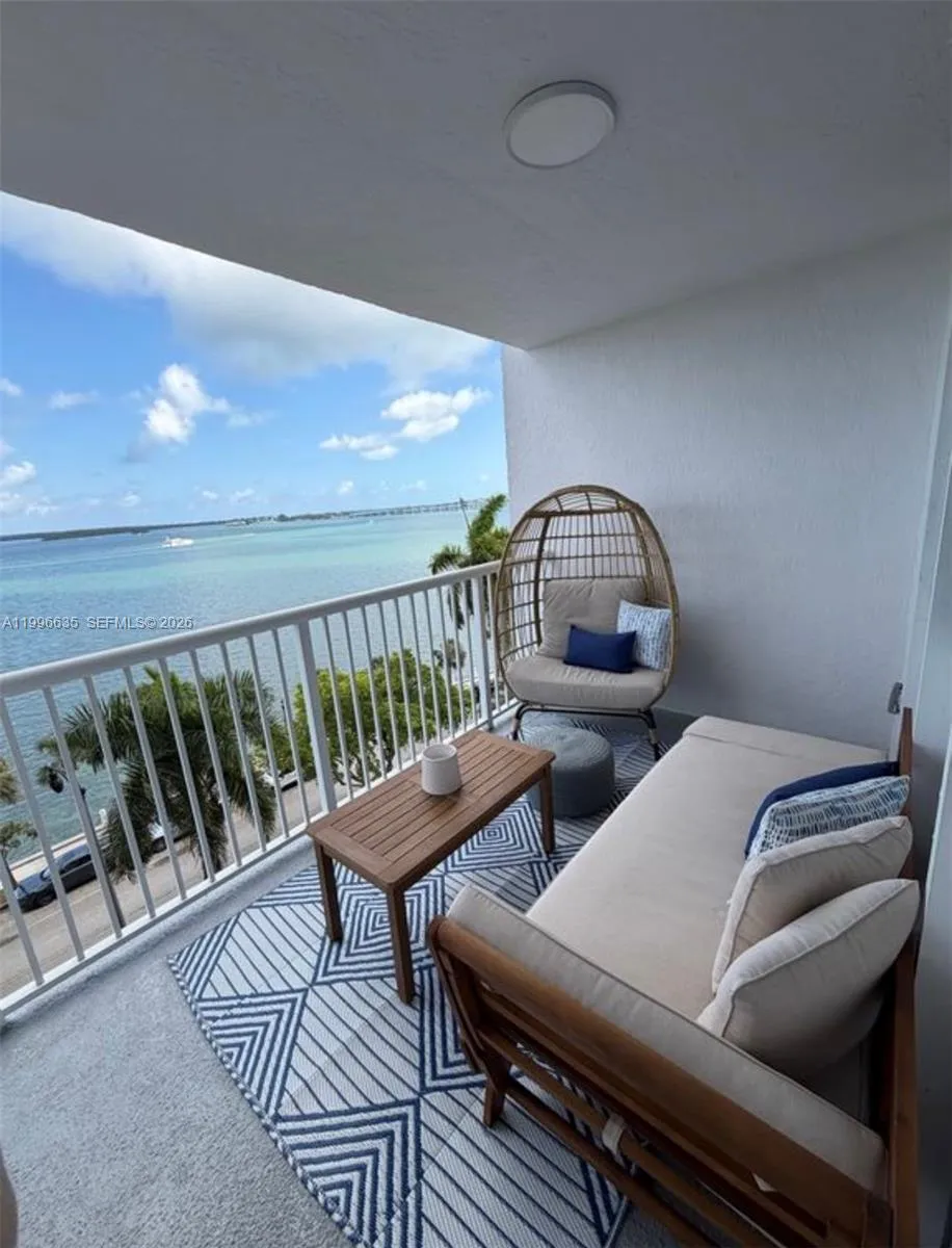 1420 Brickell Bay Dr 702e, Miami, Florida 33131, Miami, Florida 33131, 1 Bedroom Bedrooms, ,1 BathroomBathrooms,Residential Lease,For Rent,1420 Brickell Bay Dr 702e, Miami, Florida 33131,A11996635