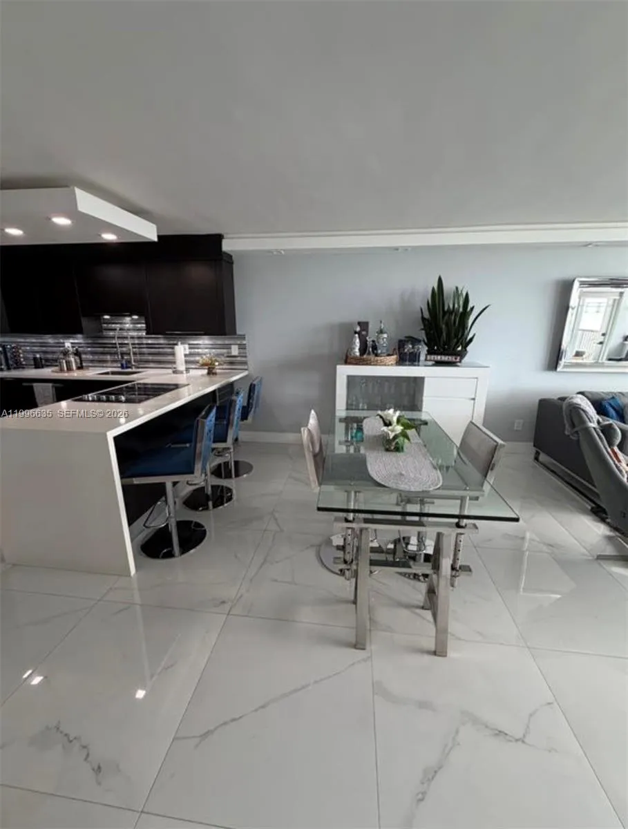 1420 Brickell Bay Dr 702e, Miami, Florida 33131, Miami, Florida 33131, 1 Bedroom Bedrooms, ,1 BathroomBathrooms,Residential Lease,For Rent,1420 Brickell Bay Dr 702e, Miami, Florida 33131,A11996635