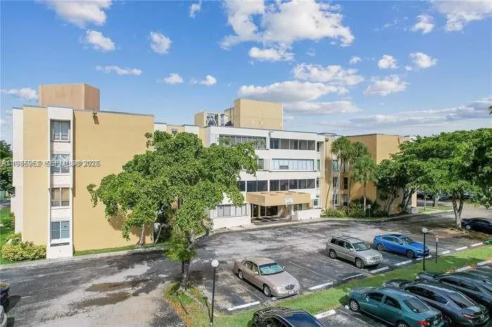6901 Sw 147th Ave 2e, Miami, Florida 33193, Miami, Florida 33193, 3 Bedrooms Bedrooms, 1 Room Rooms,2 BathroomsBathrooms,Residential,For Sale,6901 Sw 147th Ave 2e, Miami, Florida 33193,A11985952