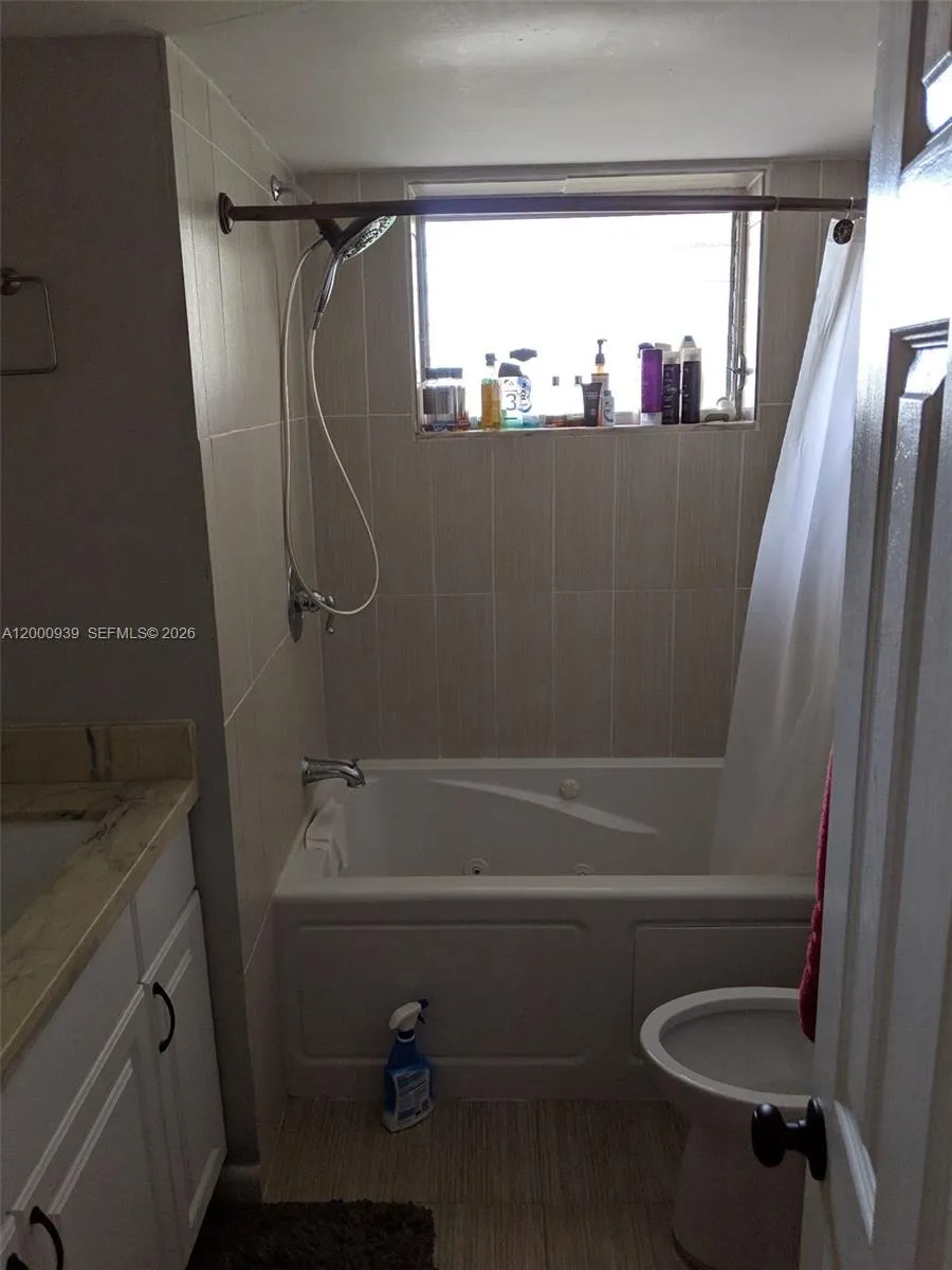 1660 Ne 191st St 104-1, Miami, Florida 33179, Miami, Florida 33179, 2 Bedrooms Bedrooms, ,2 BathroomsBathrooms,Residential Lease,For Rent,1660 Ne 191st St 104-1, Miami, Florida 33179,A12000939