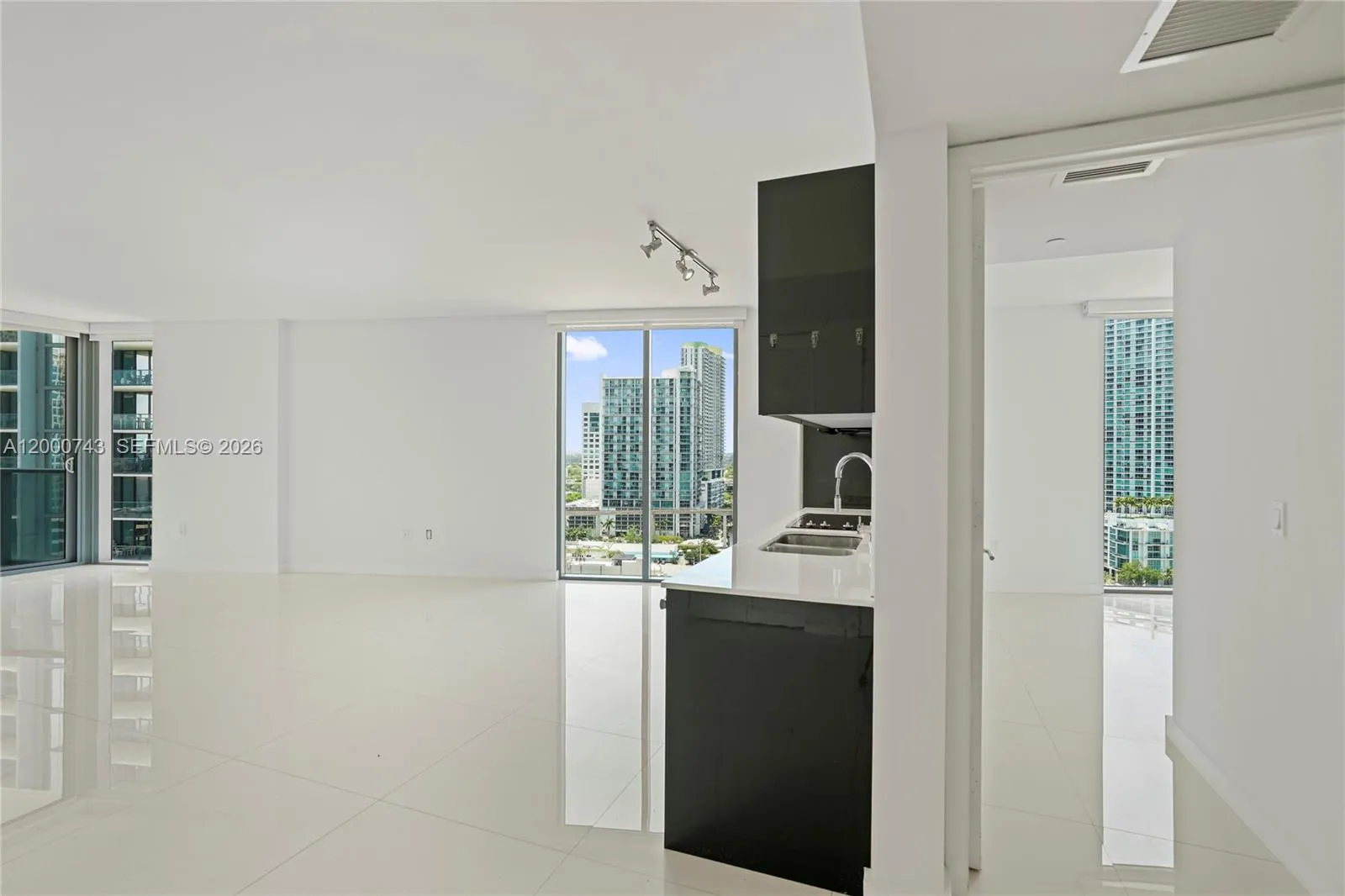 31 Se 6 St 2201, Miami, Florida 33131, Miami, Florida 33131, 2 Bedrooms Bedrooms, ,2 BathroomsBathrooms,Residential Lease,For Rent,31 Se 6 St 2201, Miami, Florida 33131,A12000743