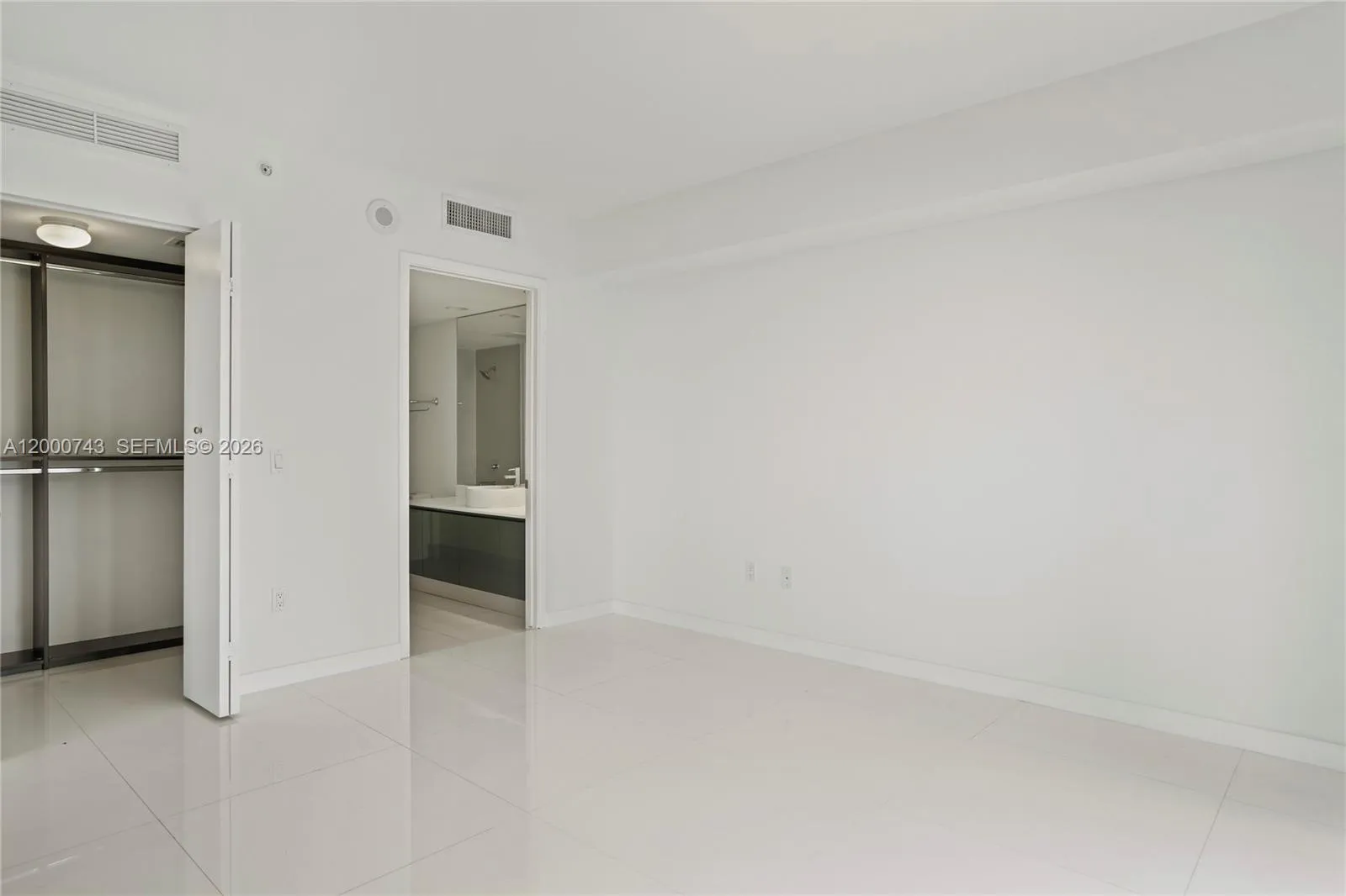 31 Se 6 St 2201, Miami, Florida 33131, Miami, Florida 33131, 2 Bedrooms Bedrooms, ,2 BathroomsBathrooms,Residential Lease,For Rent,31 Se 6 St 2201, Miami, Florida 33131,A12000743