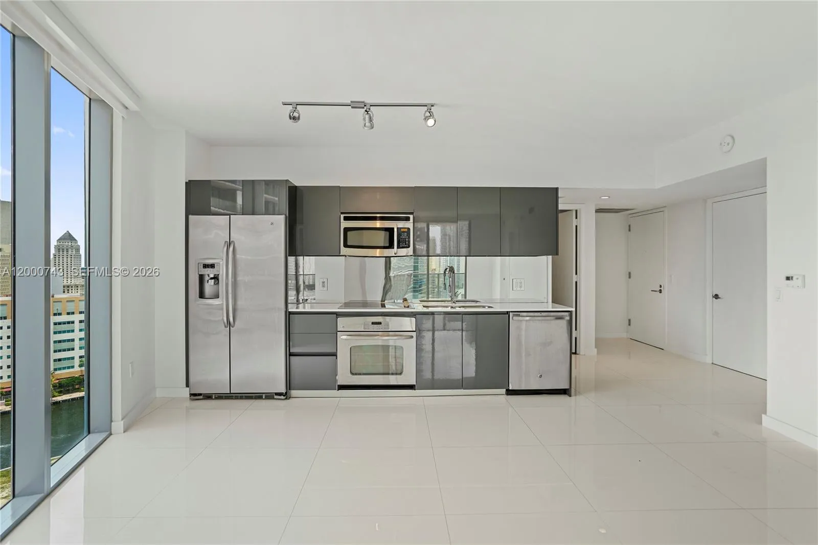 31 Se 6 St 2201, Miami, Florida 33131, Miami, Florida 33131, 2 Bedrooms Bedrooms, ,2 BathroomsBathrooms,Residential Lease,For Rent,31 Se 6 St 2201, Miami, Florida 33131,A12000743