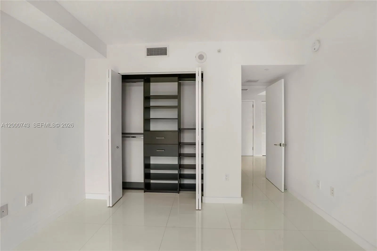 31 Se 6 St 2201, Miami, Florida 33131, Miami, Florida 33131, 2 Bedrooms Bedrooms, ,2 BathroomsBathrooms,Residential Lease,For Rent,31 Se 6 St 2201, Miami, Florida 33131,A12000743