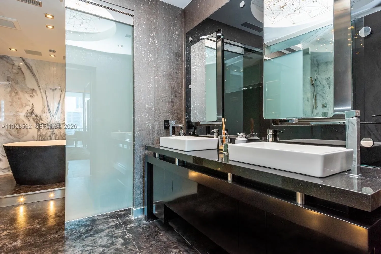 50 S Pointe Dr 905, Miami Beach, Florida 33139, Miami Beach, Florida 33139, 2 Bedrooms Bedrooms, ,2 BathroomsBathrooms,Residential,For Sale,50 S Pointe Dr 905, Miami Beach, Florida 33139,A11998562