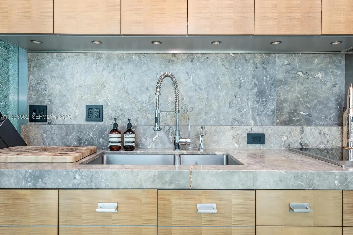 50 S Pointe Dr 905, Miami Beach, Florida 33139, Miami Beach, Florida 33139, 2 Bedrooms Bedrooms, ,2 BathroomsBathrooms,Residential,For Sale,50 S Pointe Dr 905, Miami Beach, Florida 33139,A11998562