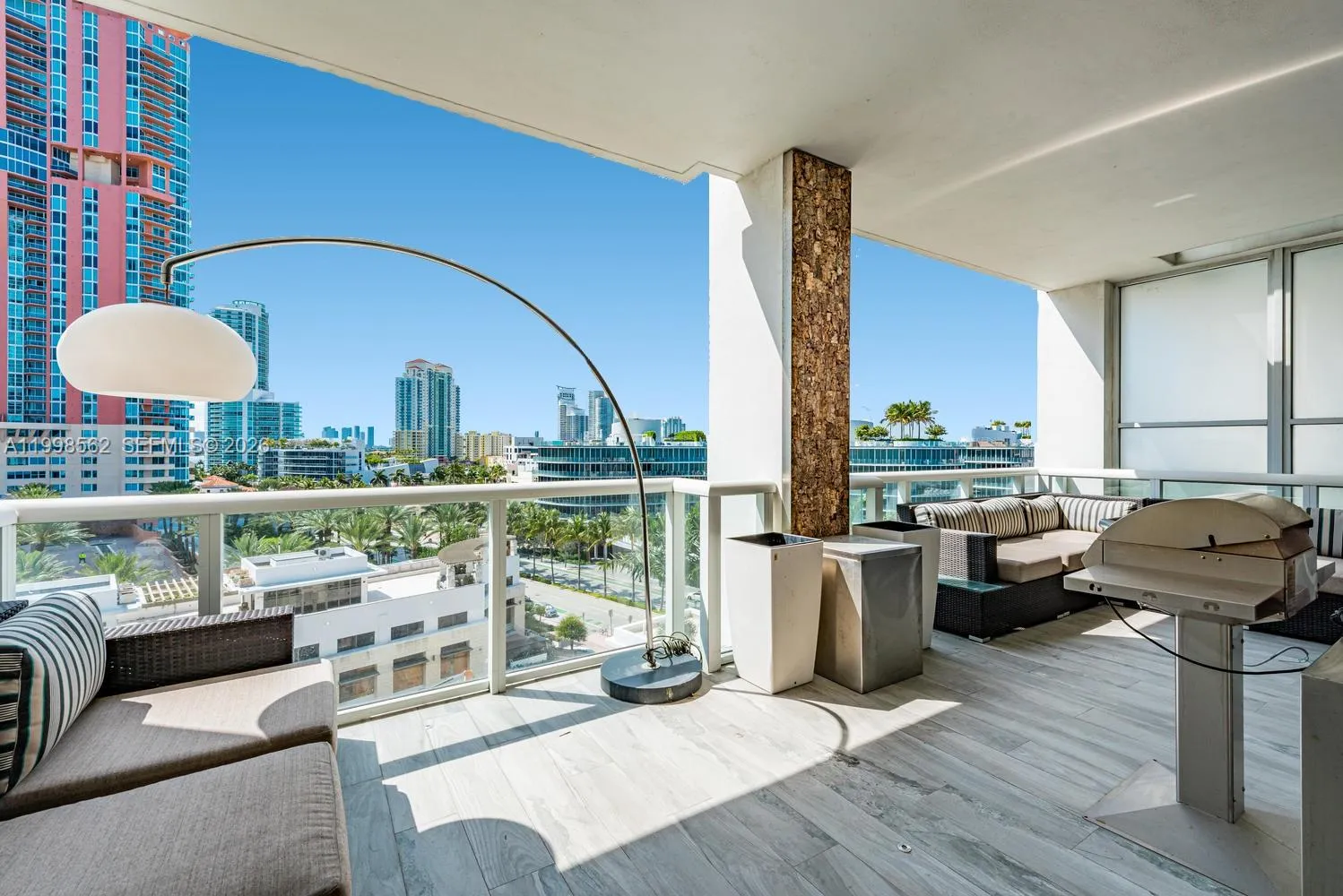 50 S Pointe Dr 905, Miami Beach, Florida 33139, Miami Beach, Florida 33139, 2 Bedrooms Bedrooms, ,2 BathroomsBathrooms,Residential,For Sale,50 S Pointe Dr 905, Miami Beach, Florida 33139,A11998562