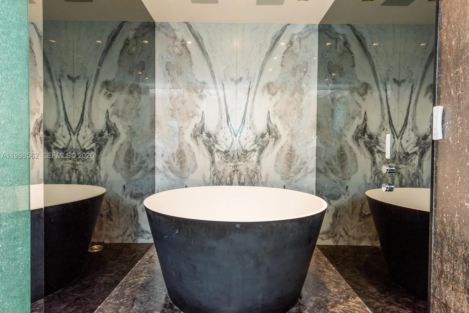 50 S Pointe Dr 905, Miami Beach, Florida 33139, Miami Beach, Florida 33139, 2 Bedrooms Bedrooms, ,2 BathroomsBathrooms,Residential,For Sale,50 S Pointe Dr 905, Miami Beach, Florida 33139,A11998562