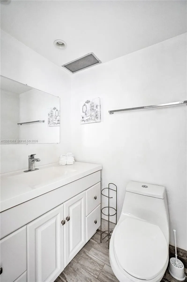 251 174th 1607, Sunny Isles Beach, Florida 33160, Sunny Isles Beach, Florida 33160, 1 Bedroom Bedrooms, ,1 BathroomBathrooms,Residential Lease,For Rent,251 174th 1607, Sunny Isles Beach, Florida 33160,A12001069