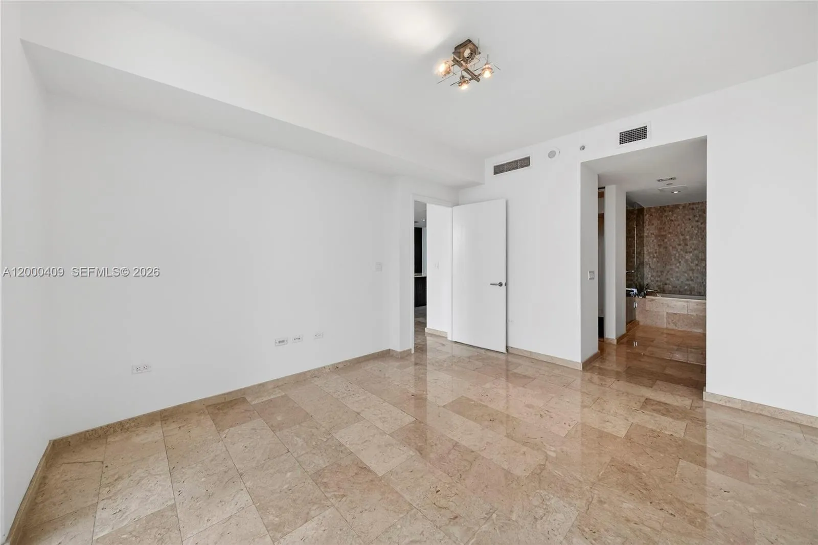 68 Se 6th St 3906, Miami, Florida 33131, Miami, Florida 33131, 1 Bedroom Bedrooms, ,1 BathroomBathrooms,Residential Lease,For Rent,68 Se 6th St 3906, Miami, Florida 33131,A12000409