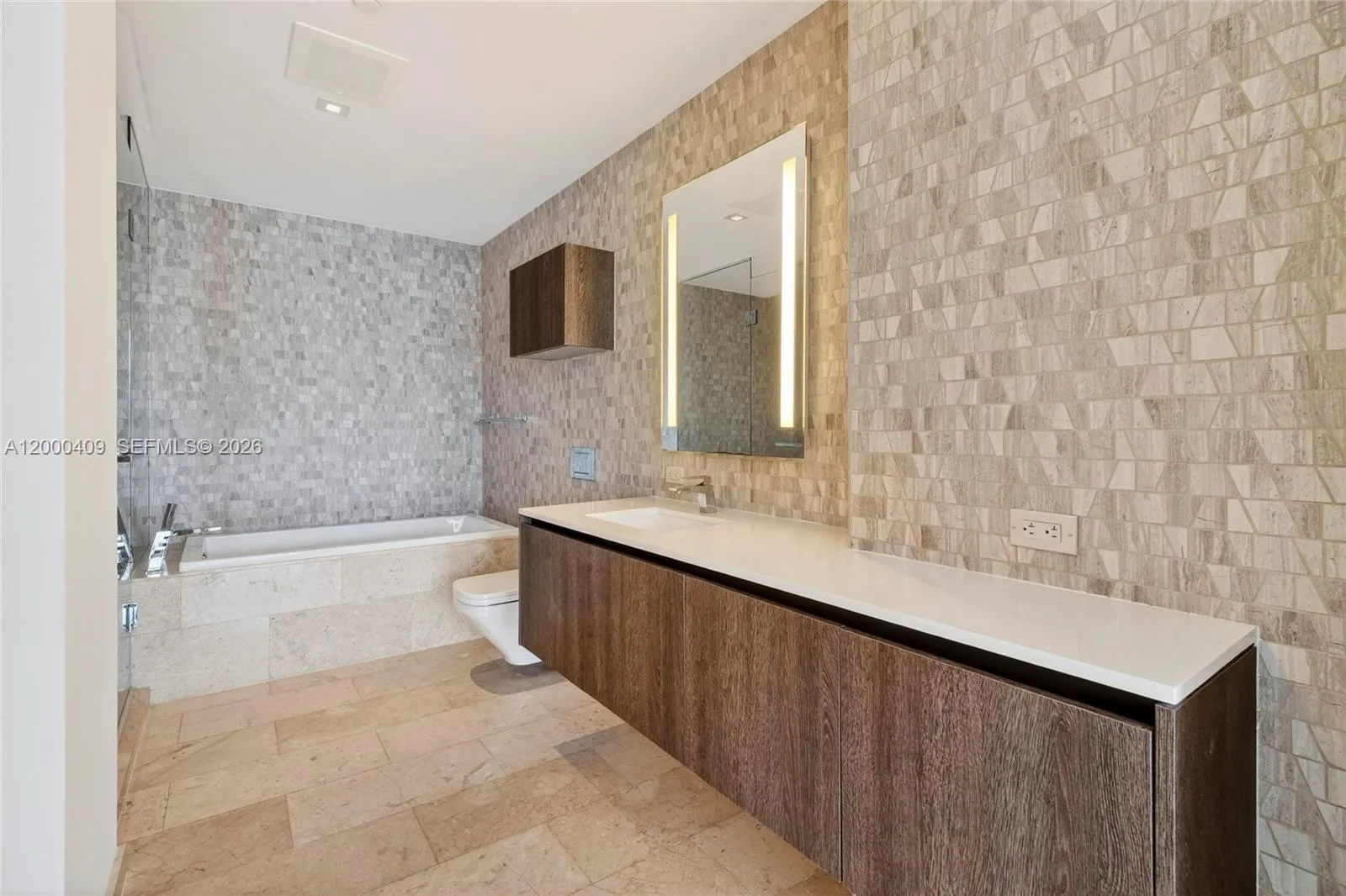 68 Se 6th St 3906, Miami, Florida 33131, Miami, Florida 33131, 1 Bedroom Bedrooms, ,1 BathroomBathrooms,Residential Lease,For Rent,68 Se 6th St 3906, Miami, Florida 33131,A12000409