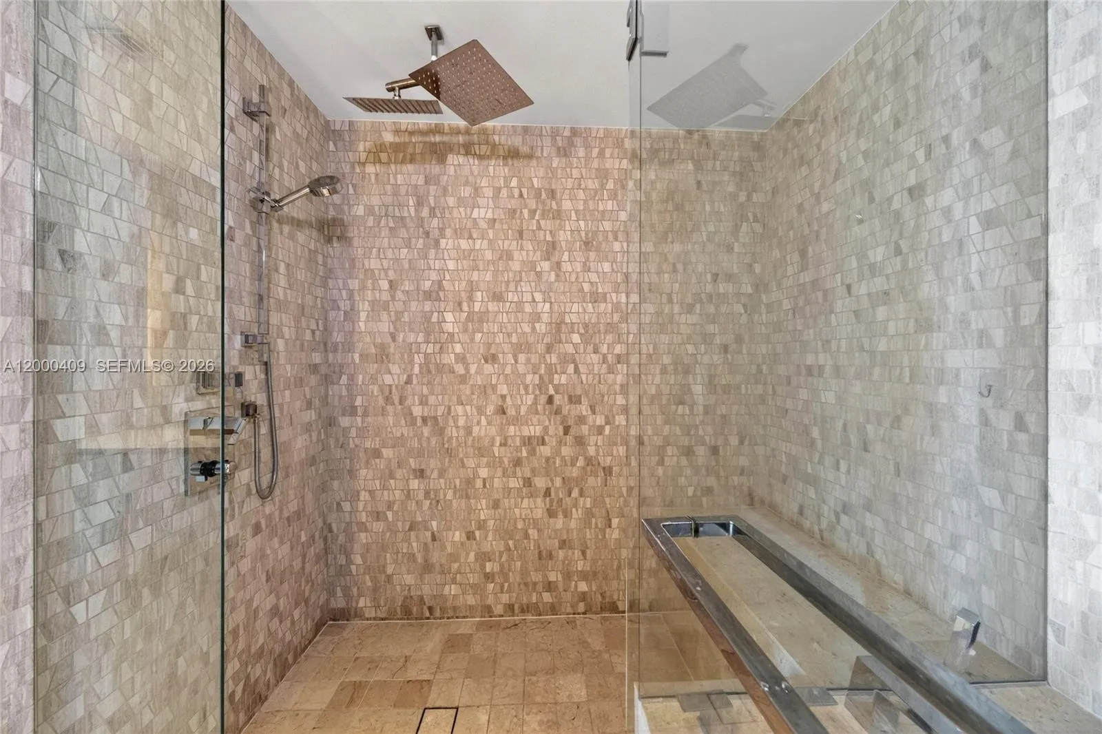 68 Se 6th St 3906, Miami, Florida 33131, Miami, Florida 33131, 1 Bedroom Bedrooms, ,1 BathroomBathrooms,Residential Lease,For Rent,68 Se 6th St 3906, Miami, Florida 33131,A12000409