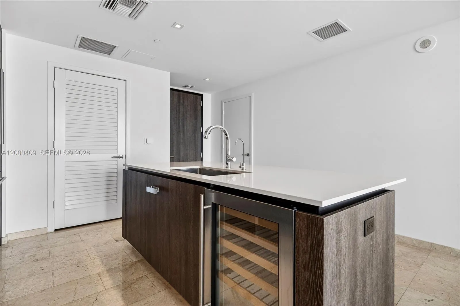 68 Se 6th St 3906, Miami, Florida 33131, Miami, Florida 33131, 1 Bedroom Bedrooms, ,1 BathroomBathrooms,Residential Lease,For Rent,68 Se 6th St 3906, Miami, Florida 33131,A12000409