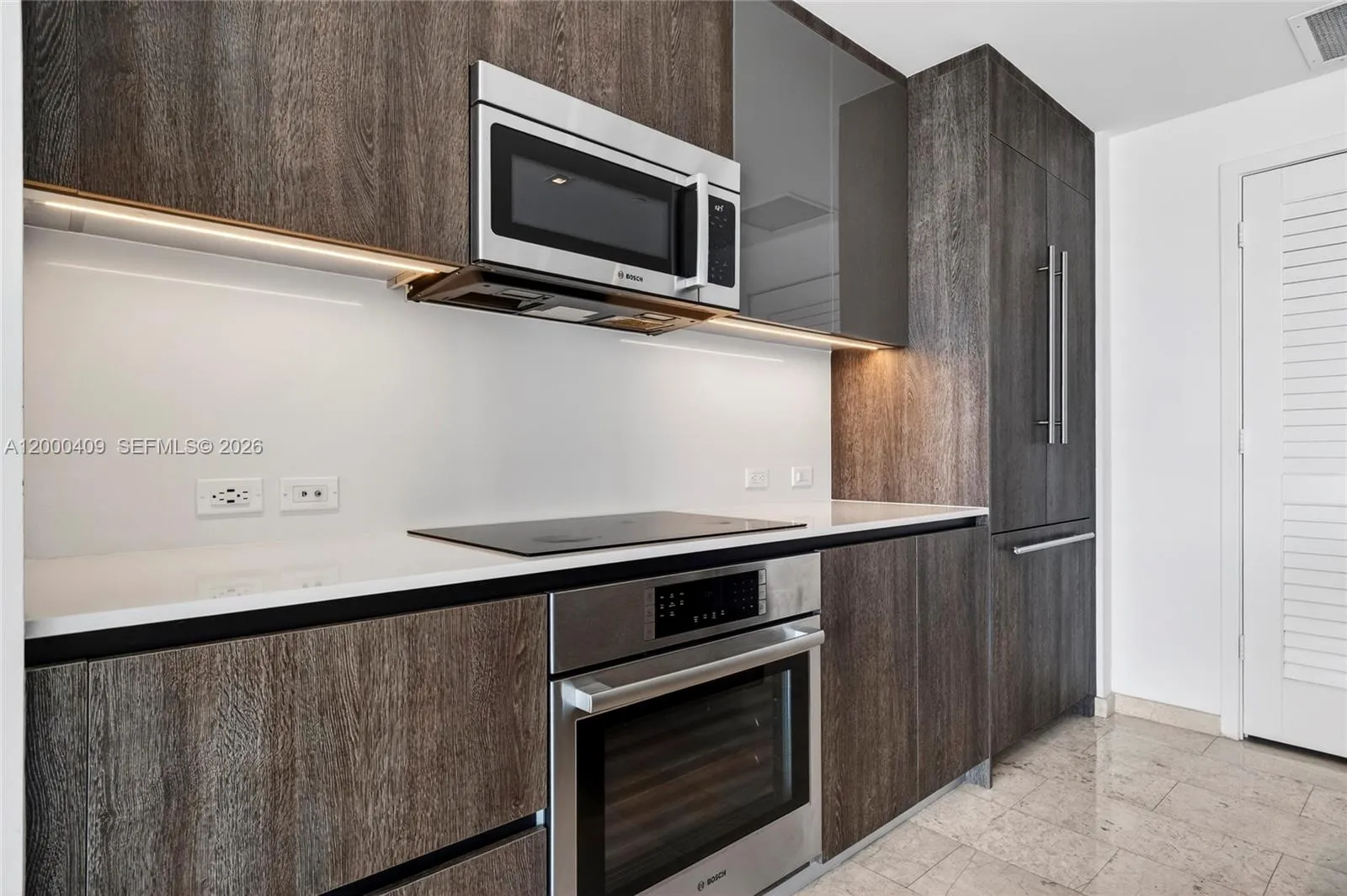 68 Se 6th St 3906, Miami, Florida 33131, Miami, Florida 33131, 1 Bedroom Bedrooms, ,1 BathroomBathrooms,Residential Lease,For Rent,68 Se 6th St 3906, Miami, Florida 33131,A12000409