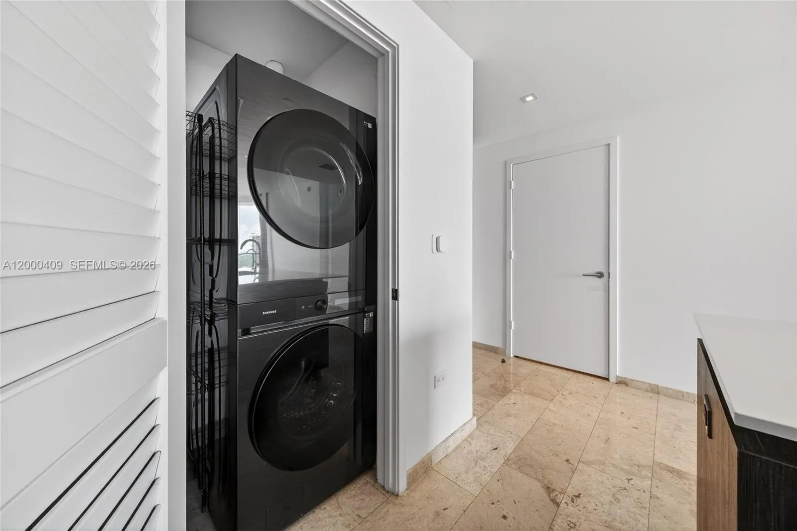 68 Se 6th St 3906, Miami, Florida 33131, Miami, Florida 33131, 1 Bedroom Bedrooms, ,1 BathroomBathrooms,Residential Lease,For Rent,68 Se 6th St 3906, Miami, Florida 33131,A12000409