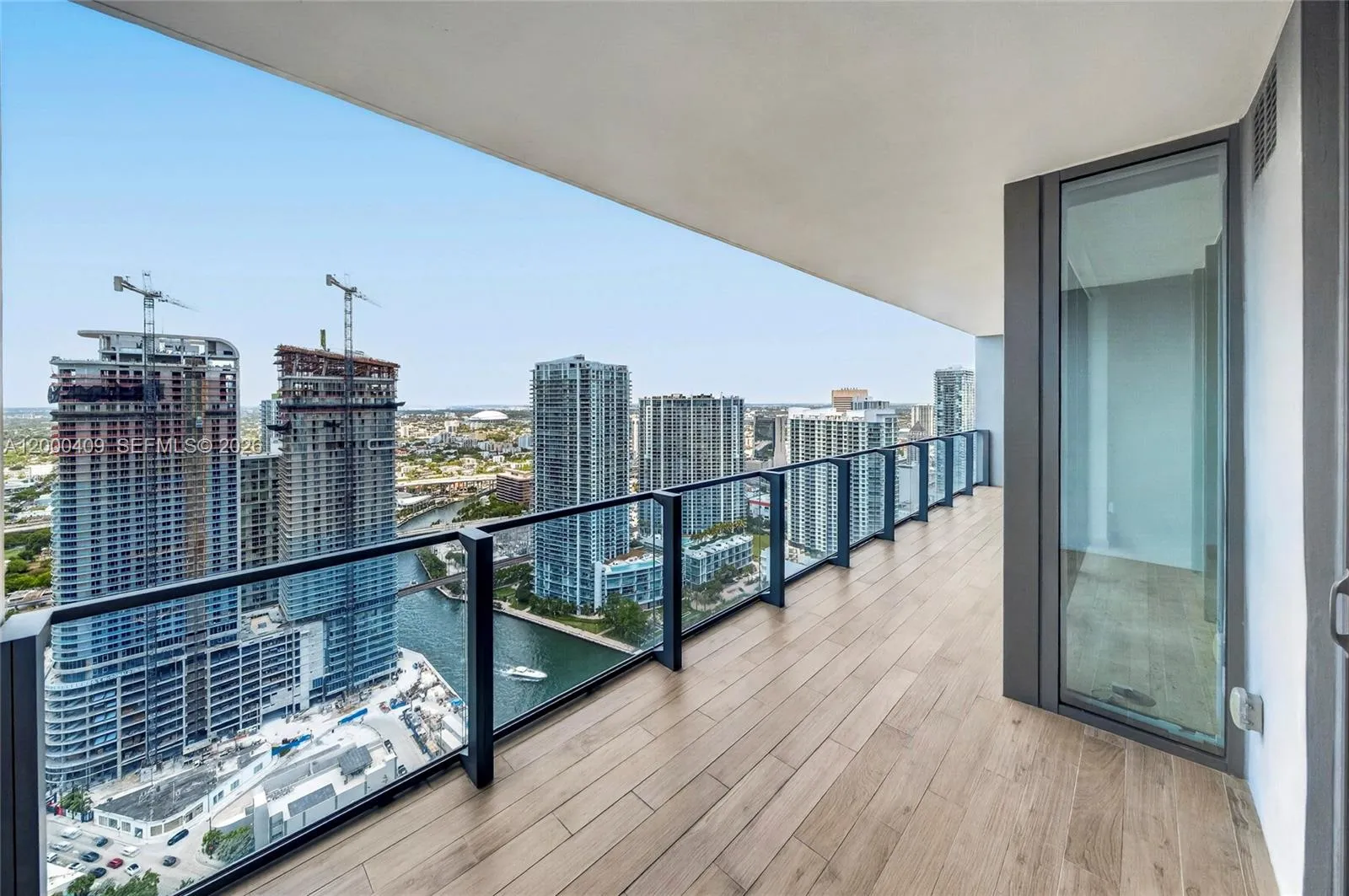 68 Se 6th St 3906, Miami, Florida 33131, Miami, Florida 33131, 1 Bedroom Bedrooms, ,1 BathroomBathrooms,Residential Lease,For Rent,68 Se 6th St 3906, Miami, Florida 33131,A12000409