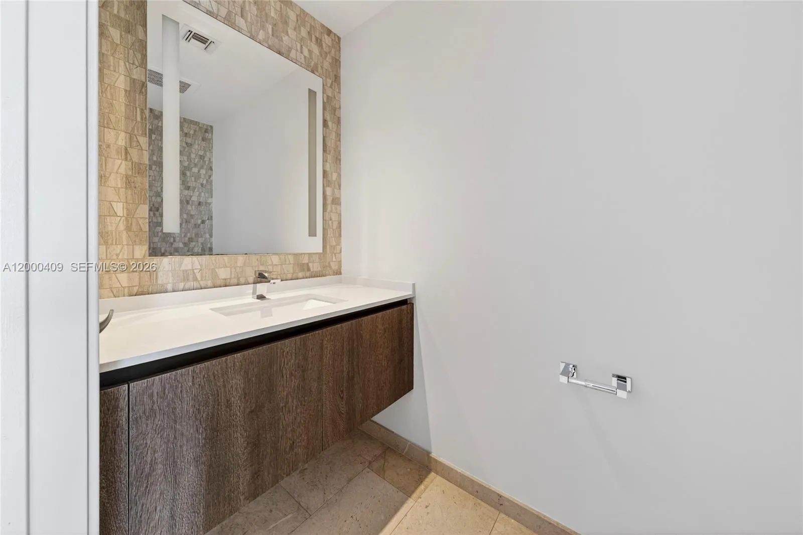 68 Se 6th St 3906, Miami, Florida 33131, Miami, Florida 33131, 1 Bedroom Bedrooms, ,1 BathroomBathrooms,Residential Lease,For Rent,68 Se 6th St 3906, Miami, Florida 33131,A12000409