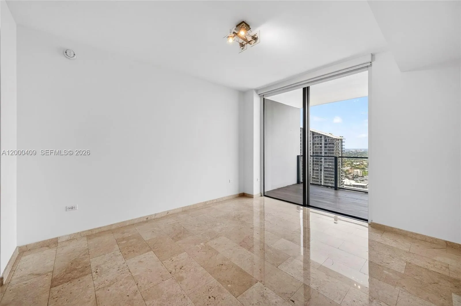 68 Se 6th St 3906, Miami, Florida 33131, Miami, Florida 33131, 1 Bedroom Bedrooms, ,1 BathroomBathrooms,Residential Lease,For Rent,68 Se 6th St 3906, Miami, Florida 33131,A12000409