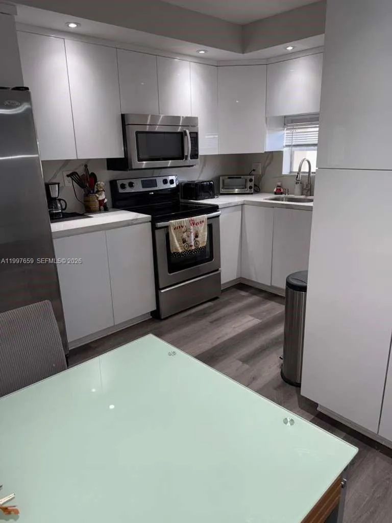 691 S Hollybrook Dr 202, Pembroke Pines, Florida 3, Pembroke Pines, Florida 33025, 2 Bedrooms Bedrooms, ,2 BathroomsBathrooms,Residential Lease,For Rent,691 S Hollybrook Dr 202, Pembroke Pines, Florida 3,A11997659