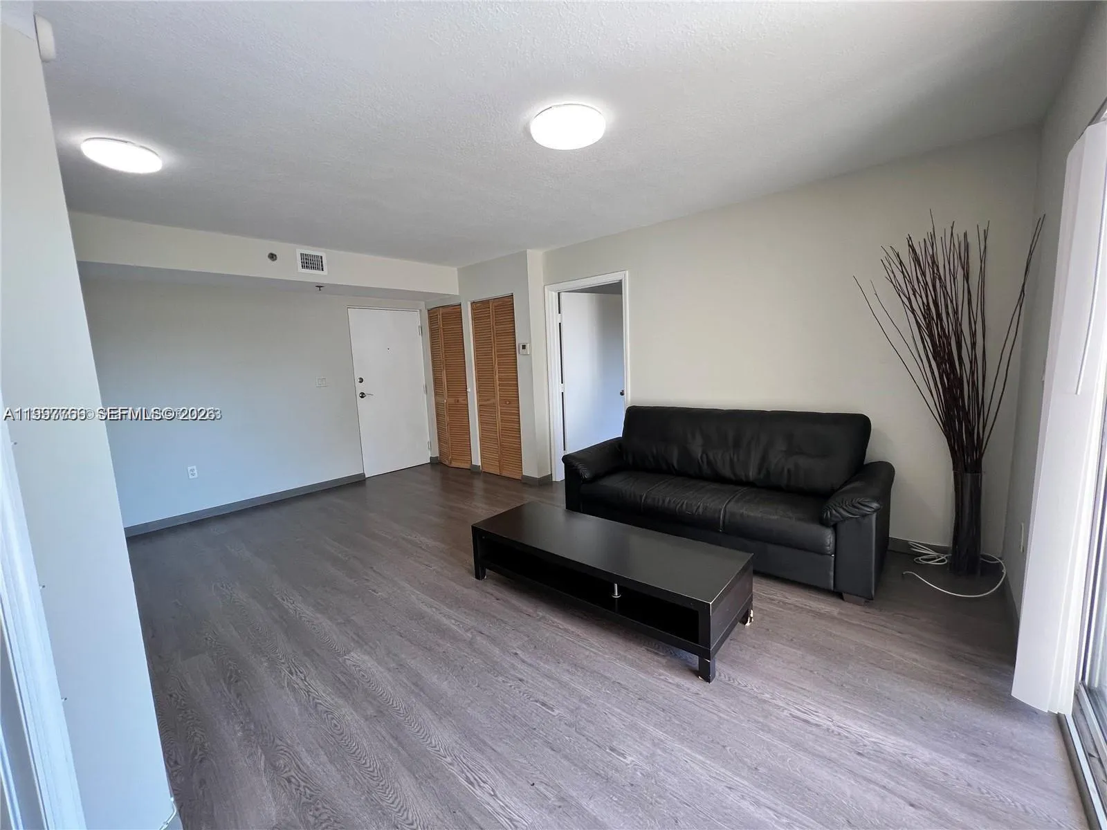637 Sw 3rd St 306, Miami, Florida 33130, Miami, Florida 33130, 2 Bedrooms Bedrooms, ,2 BathroomsBathrooms,Residential Lease,For Rent,637 Sw 3rd St 306, Miami, Florida 33130,A11997766