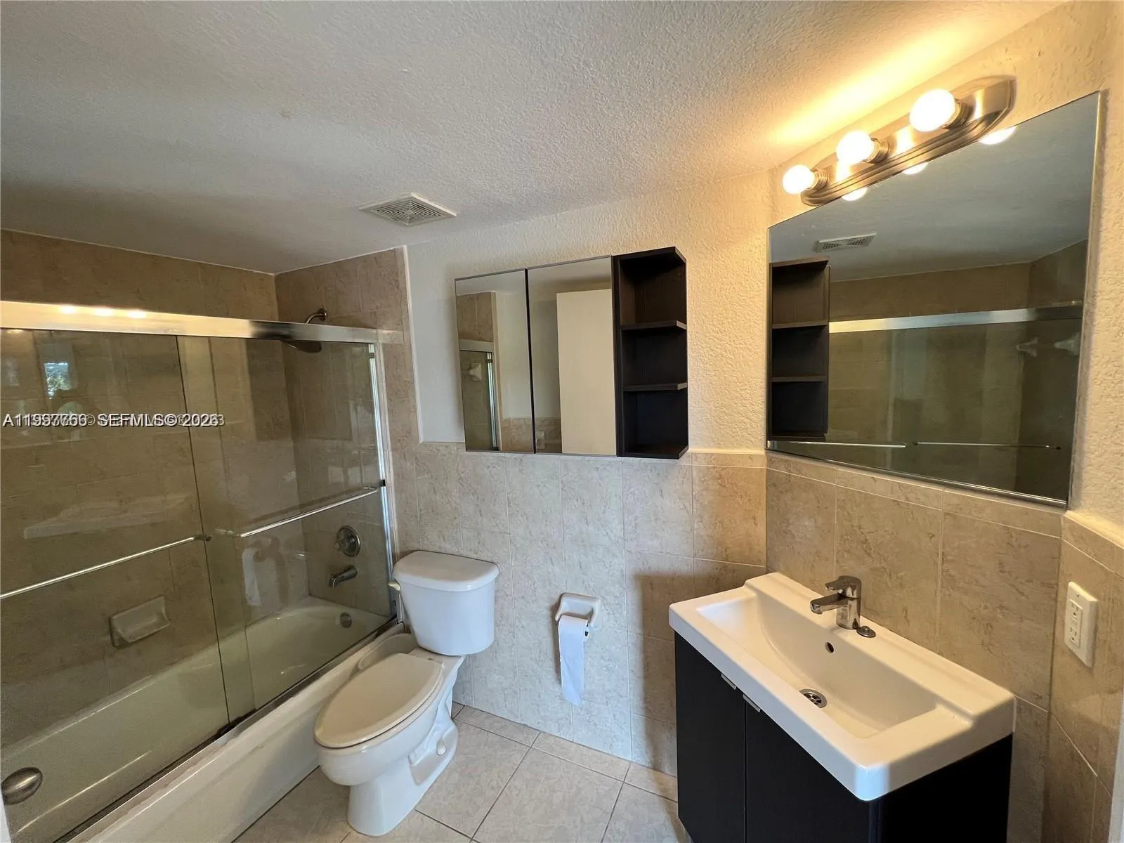 637 Sw 3rd St 306, Miami, Florida 33130, Miami, Florida 33130, 2 Bedrooms Bedrooms, ,2 BathroomsBathrooms,Residential Lease,For Rent,637 Sw 3rd St 306, Miami, Florida 33130,A11997766