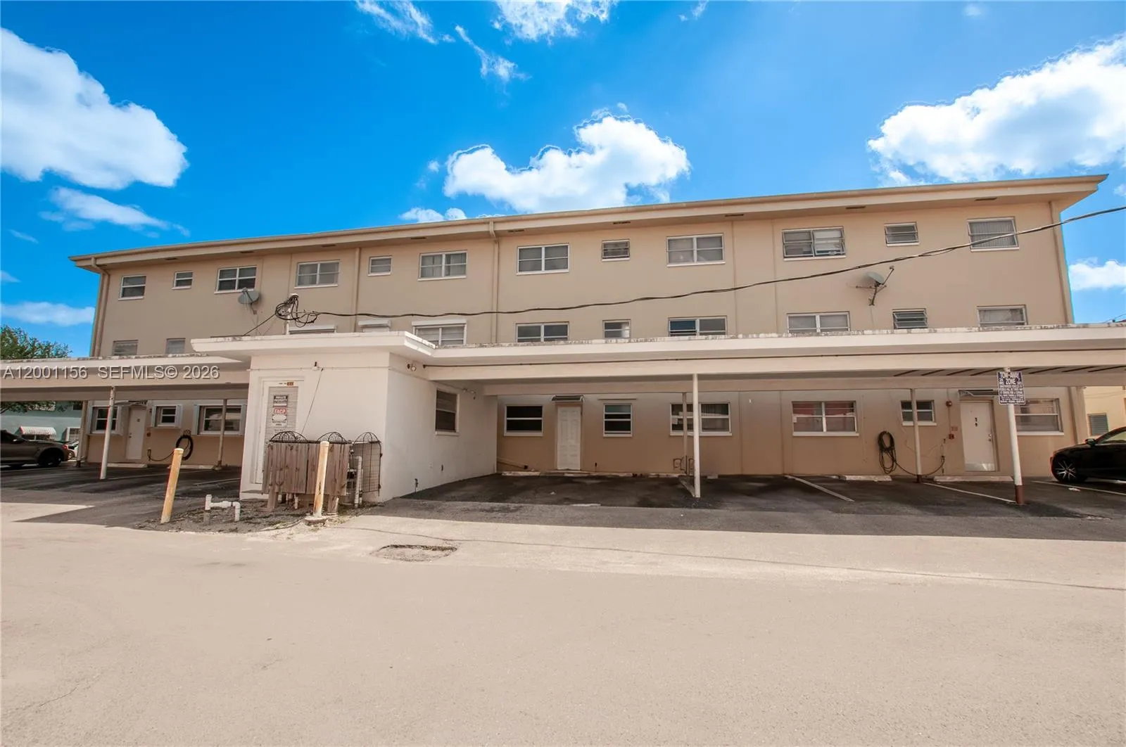 300 S Luna Ct 2, Hollywood, Florida 33021, Hollywood, Florida 33021, 2 Bedrooms Bedrooms, ,2 BathroomsBathrooms,Residential,For Sale,300 S Luna Ct 2, Hollywood, Florida 33021,A12001156