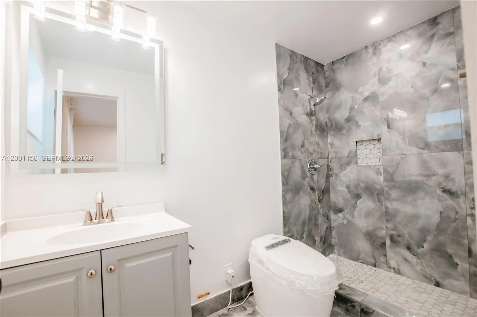 300 S Luna Ct 2, Hollywood, Florida 33021, Hollywood, Florida 33021, 2 Bedrooms Bedrooms, ,2 BathroomsBathrooms,Residential,For Sale,300 S Luna Ct 2, Hollywood, Florida 33021,A12001156