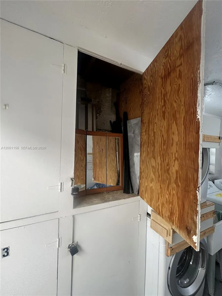 300 S Luna Ct 2, Hollywood, Florida 33021, Hollywood, Florida 33021, 2 Bedrooms Bedrooms, ,2 BathroomsBathrooms,Residential,For Sale,300 S Luna Ct 2, Hollywood, Florida 33021,A12001156