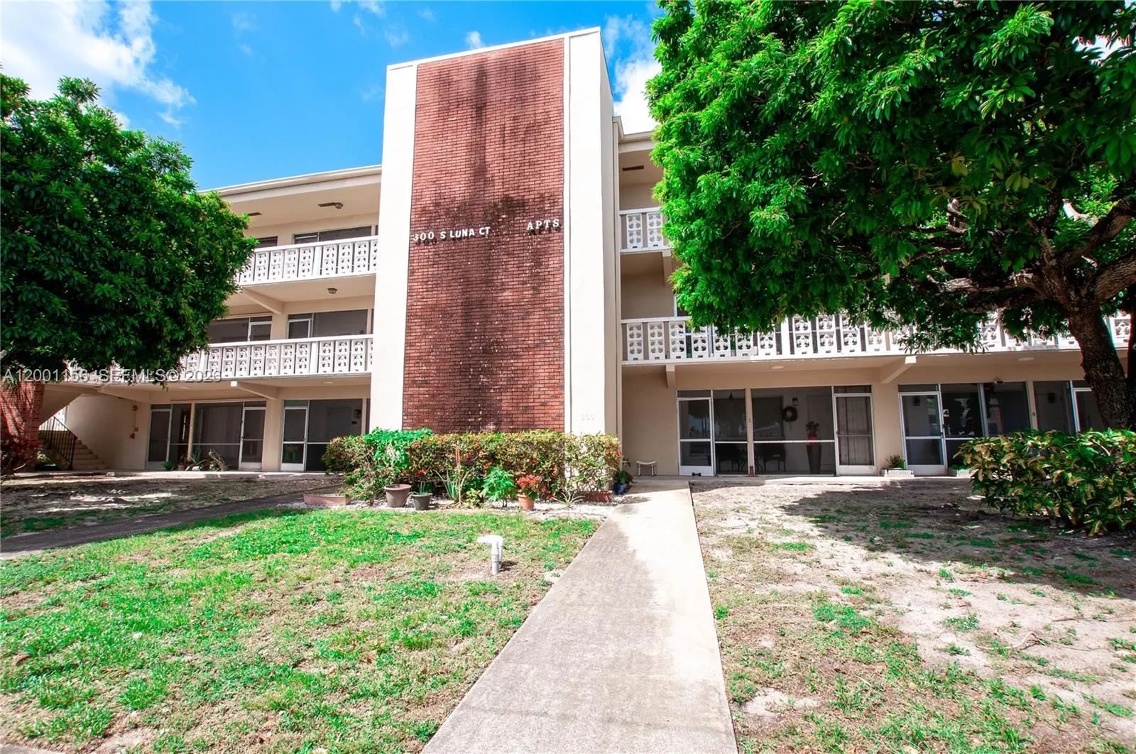 300 S Luna Ct 2, Hollywood, Florida 33021, Hollywood, Florida 33021, 2 Bedrooms Bedrooms, ,2 BathroomsBathrooms,Residential,For Sale,300 S Luna Ct 2, Hollywood, Florida 33021,A12001156