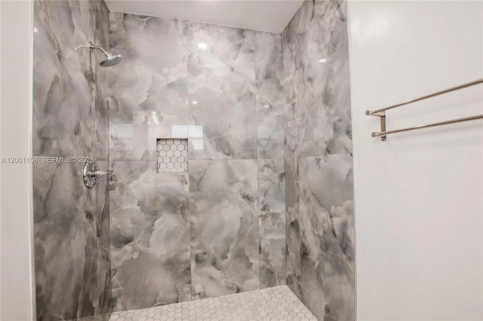 300 S Luna Ct 2, Hollywood, Florida 33021, Hollywood, Florida 33021, 2 Bedrooms Bedrooms, ,2 BathroomsBathrooms,Residential,For Sale,300 S Luna Ct 2, Hollywood, Florida 33021,A12001156