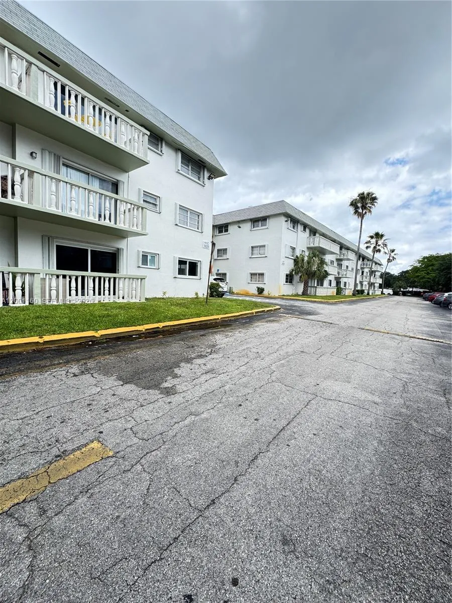 Miami, Florida 33162, 1 Bedroom Bedrooms, ,1 BathroomBathrooms,Residential,For Sale,A12001160