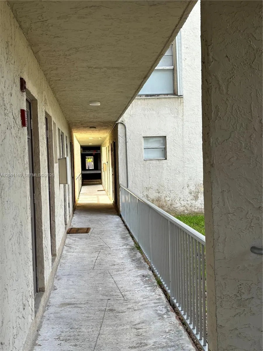 10900 Sw 104th St 303, Miami, Florida 33176, Miami, Florida 33176, 2 Bedrooms Bedrooms, ,1 BathroomBathrooms,Residential,For Sale,10900 Sw 104th St 303, Miami, Florida 33176,A12001169