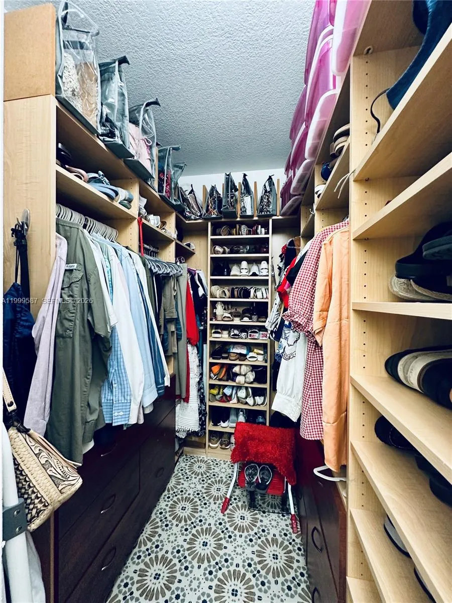 Master Walking Closet