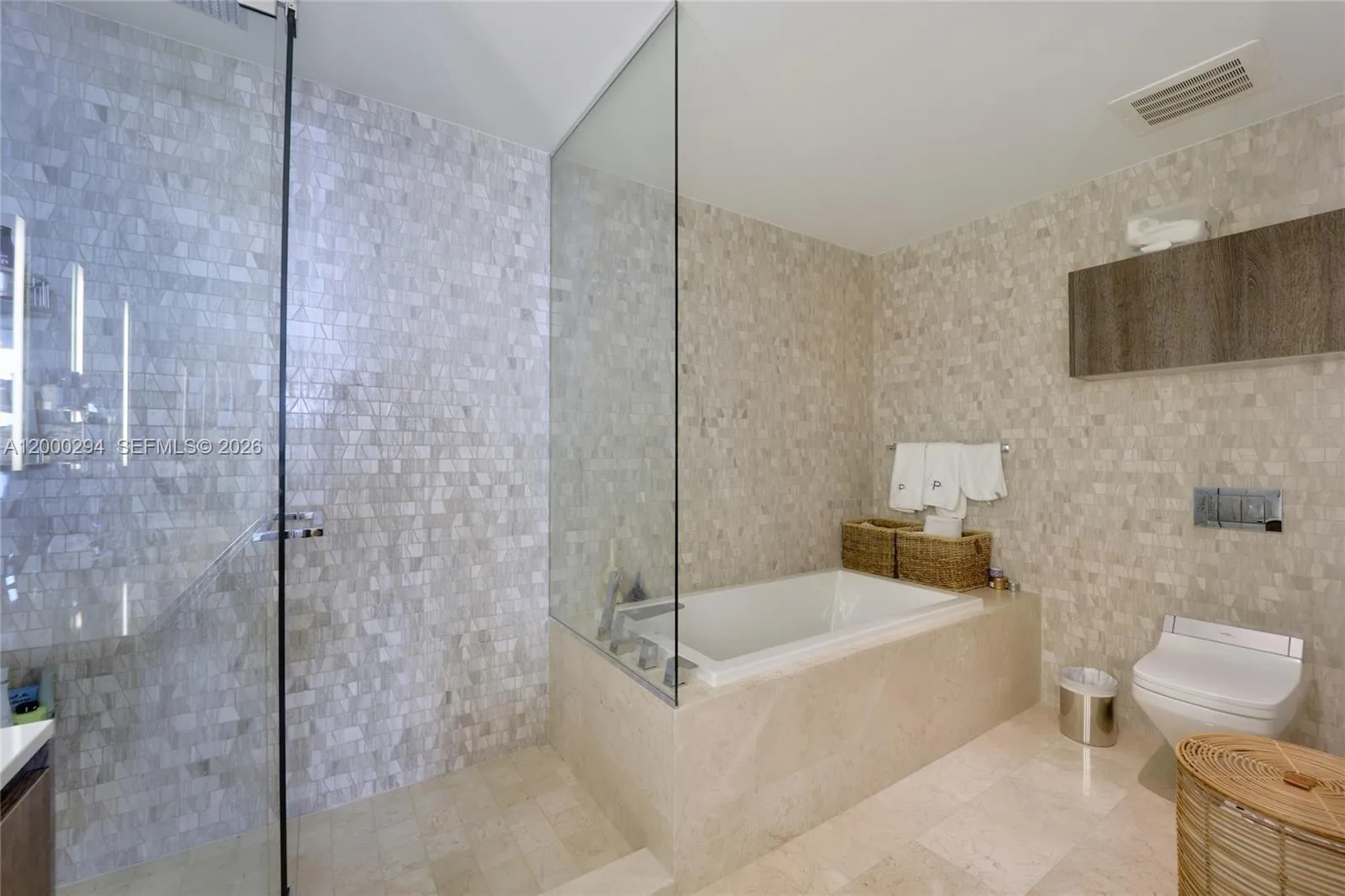 88 Sw 7th St 2602, Miami, Florida 33130, Miami, Florida 33130, 3 Bedrooms Bedrooms, ,3 BathroomsBathrooms,Residential,For Sale,88 Sw 7th St 2602, Miami, Florida 33130,A12000294