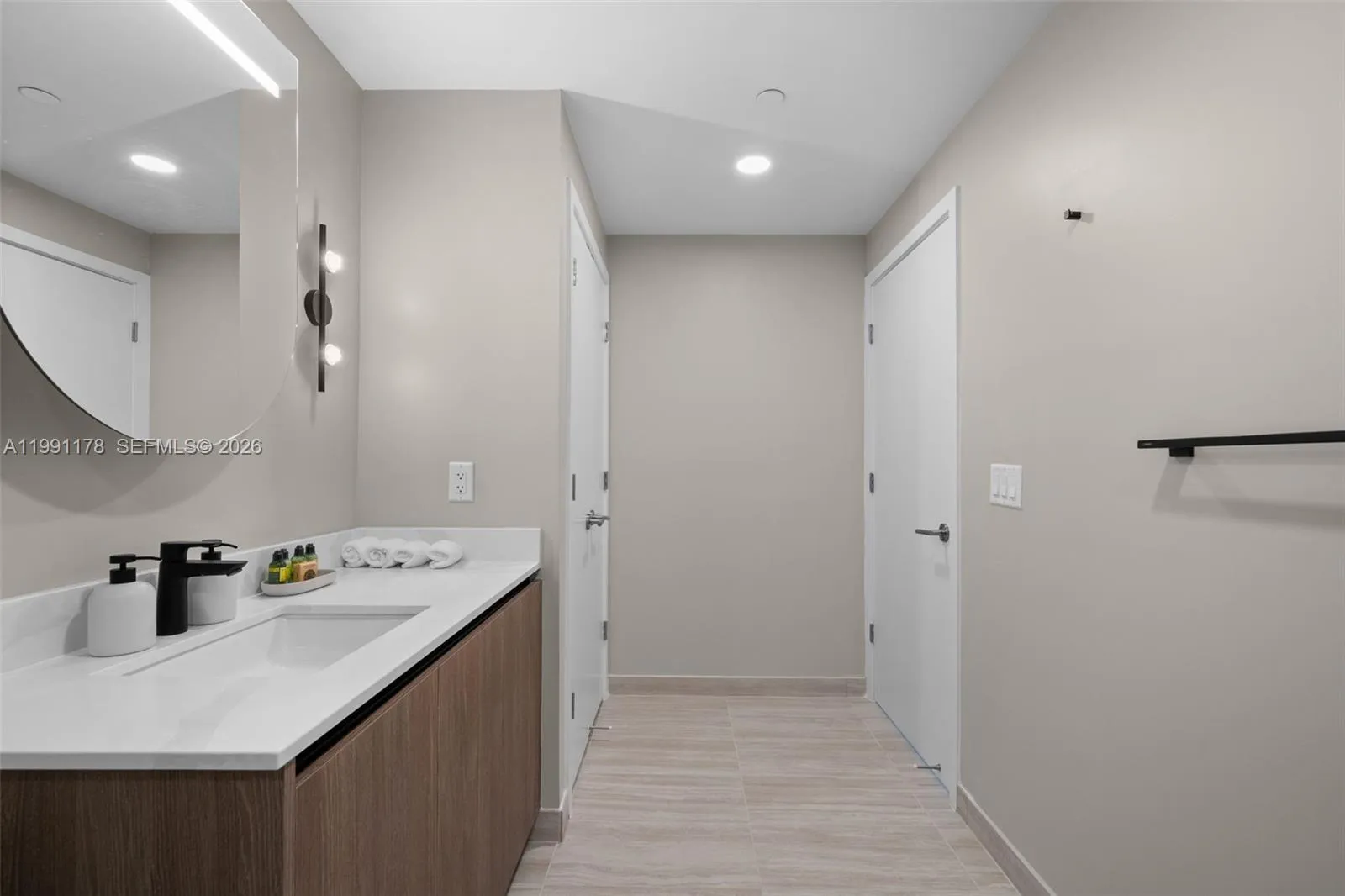 580 72nd St 1402, Miami Beach, Florida 33141, Miami Beach, Florida 33141, 2 Bedrooms Bedrooms, ,2 BathroomsBathrooms,Residential,For Sale,580 72nd St 1402, Miami Beach, Florida 33141,A11991178