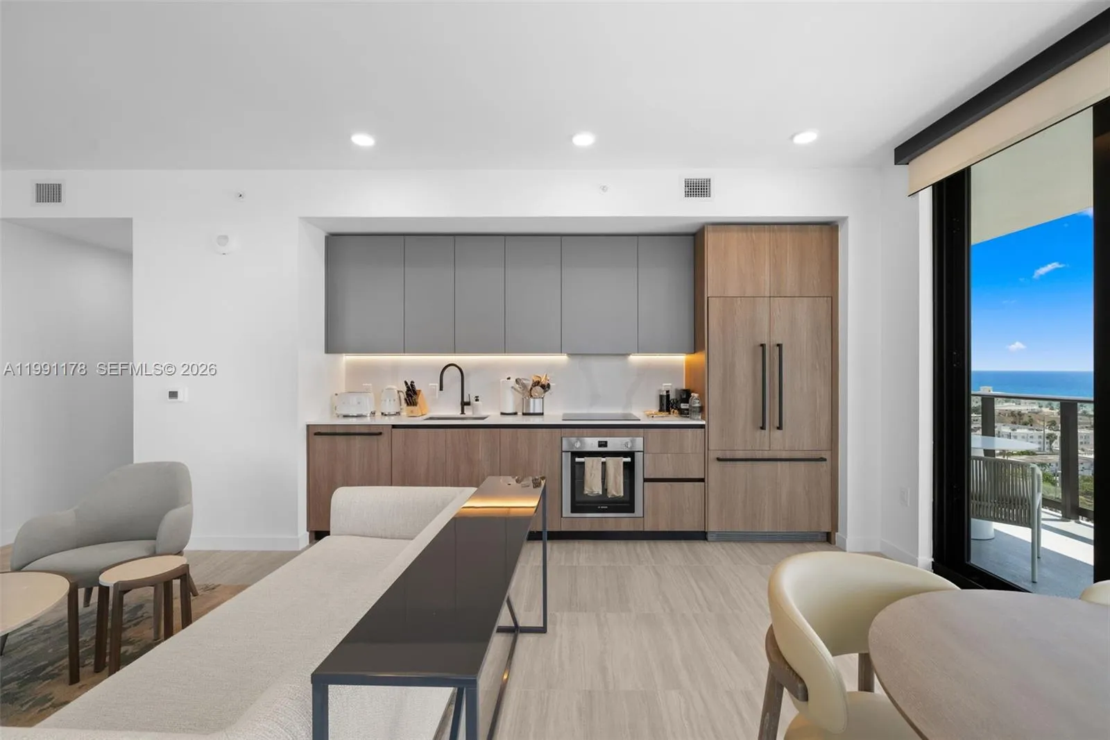 580 72nd St 1402, Miami Beach, Florida 33141, Miami Beach, Florida 33141, 2 Bedrooms Bedrooms, ,2 BathroomsBathrooms,Residential,For Sale,580 72nd St 1402, Miami Beach, Florida 33141,A11991178