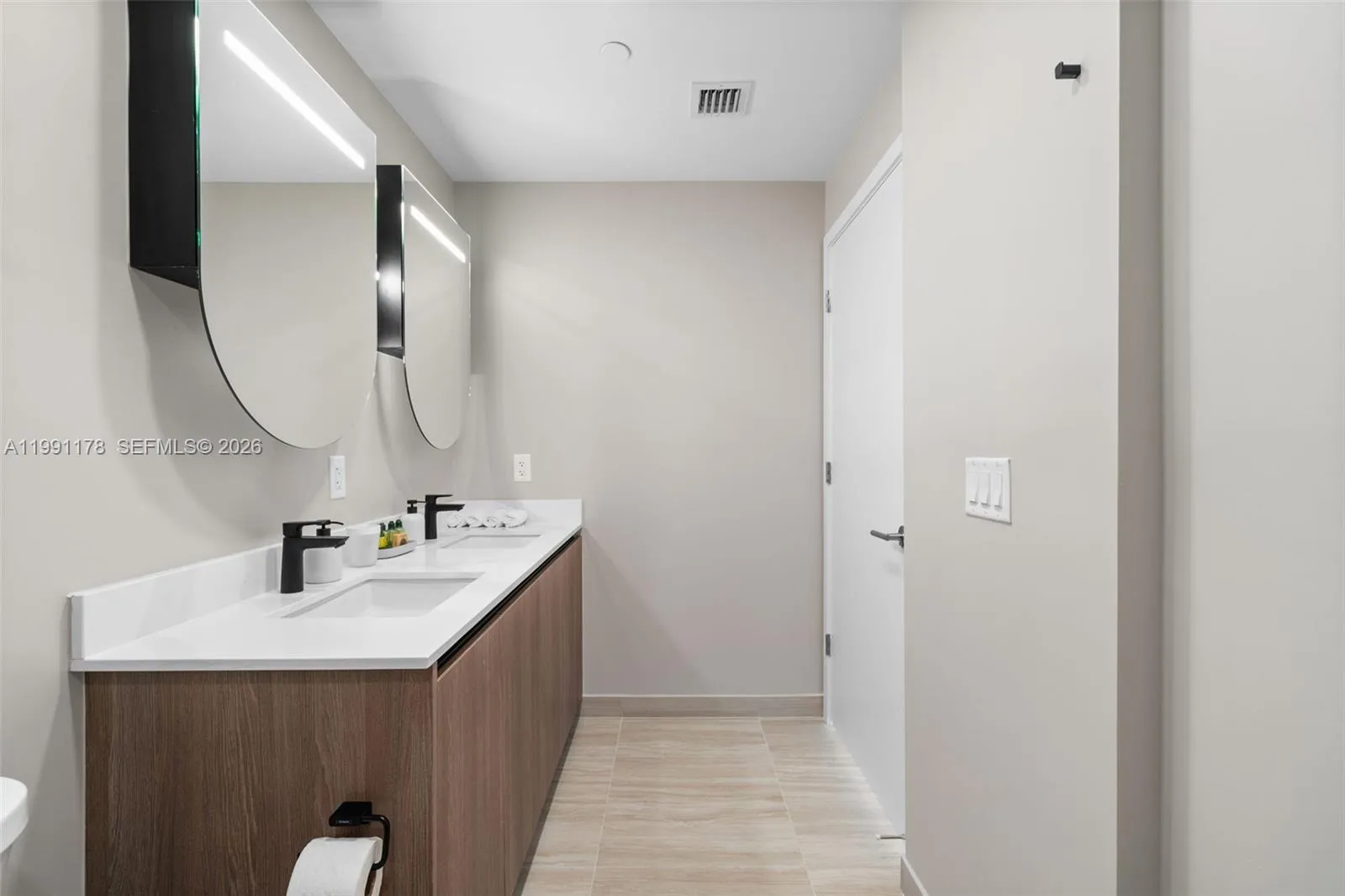 580 72nd St 1402, Miami Beach, Florida 33141, Miami Beach, Florida 33141, 2 Bedrooms Bedrooms, ,2 BathroomsBathrooms,Residential,For Sale,580 72nd St 1402, Miami Beach, Florida 33141,A11991178