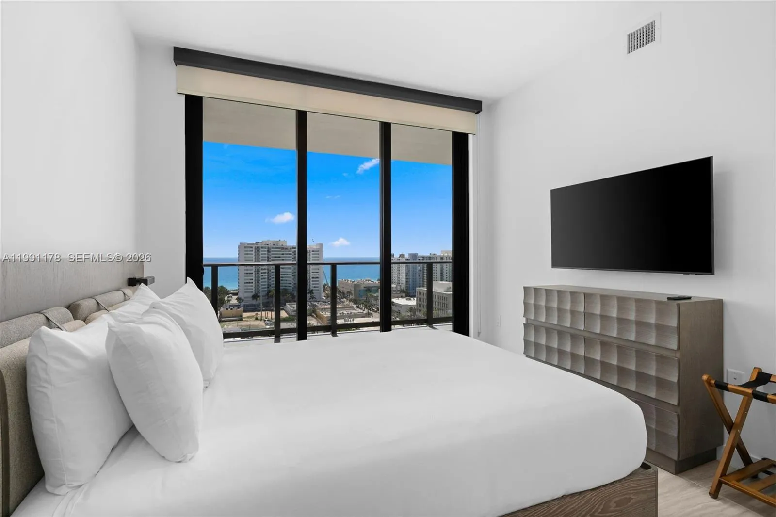 580 72nd St 1402, Miami Beach, Florida 33141, Miami Beach, Florida 33141, 2 Bedrooms Bedrooms, ,2 BathroomsBathrooms,Residential,For Sale,580 72nd St 1402, Miami Beach, Florida 33141,A11991178