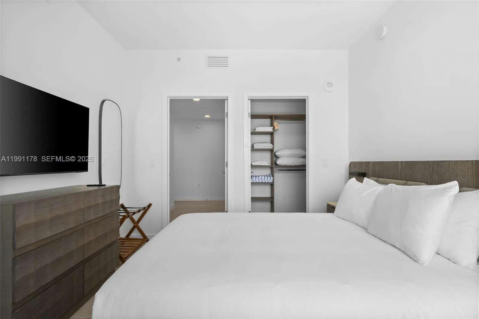 580 72nd St 1402, Miami Beach, Florida 33141, Miami Beach, Florida 33141, 2 Bedrooms Bedrooms, ,2 BathroomsBathrooms,Residential,For Sale,580 72nd St 1402, Miami Beach, Florida 33141,A11991178